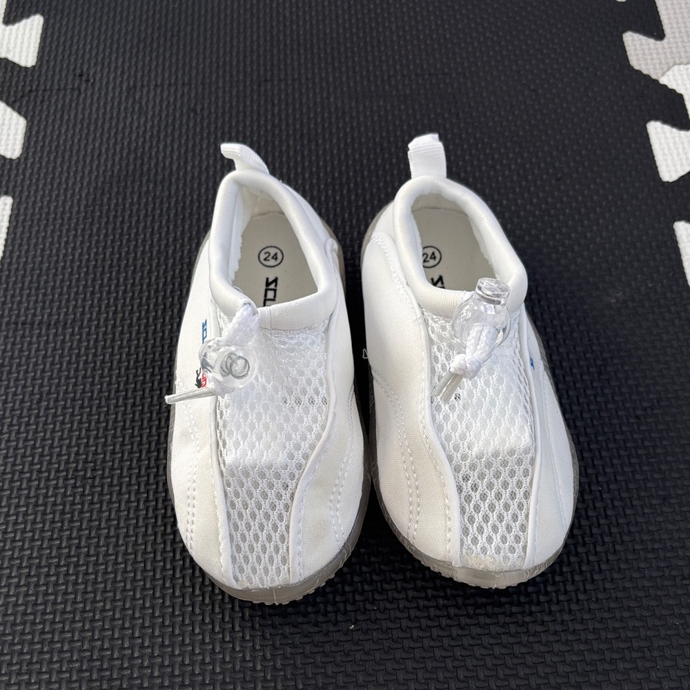 Kids water shoes NWOT